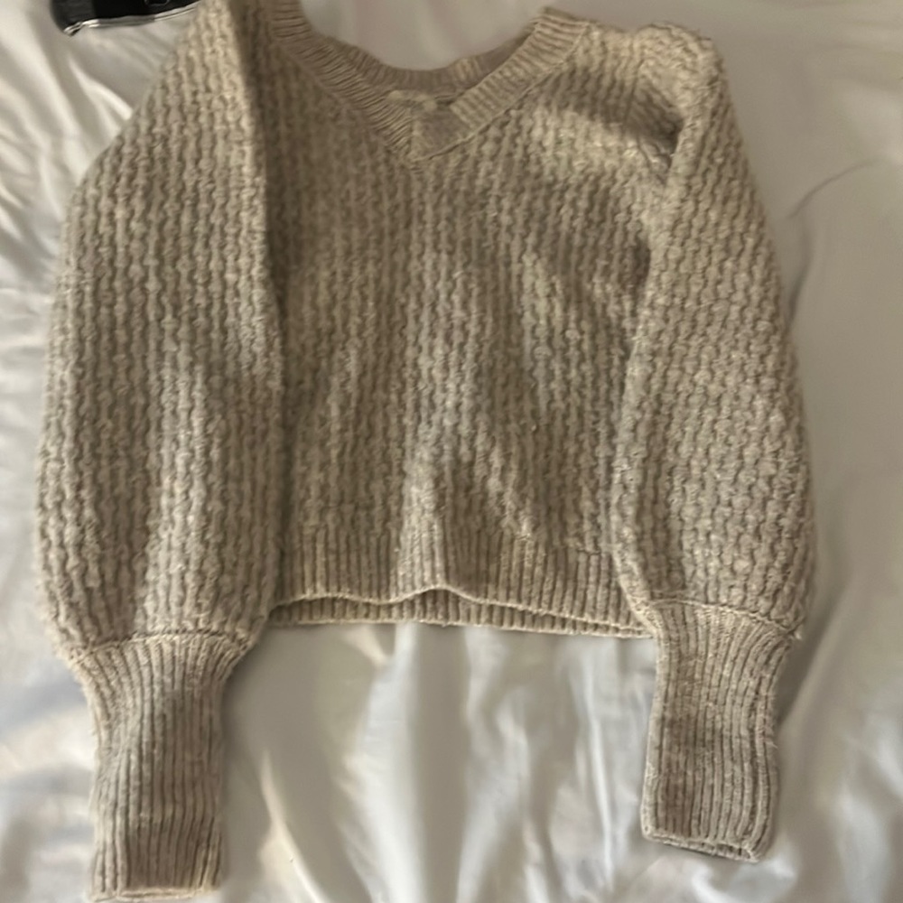 cute v neck sweater not itchy good material